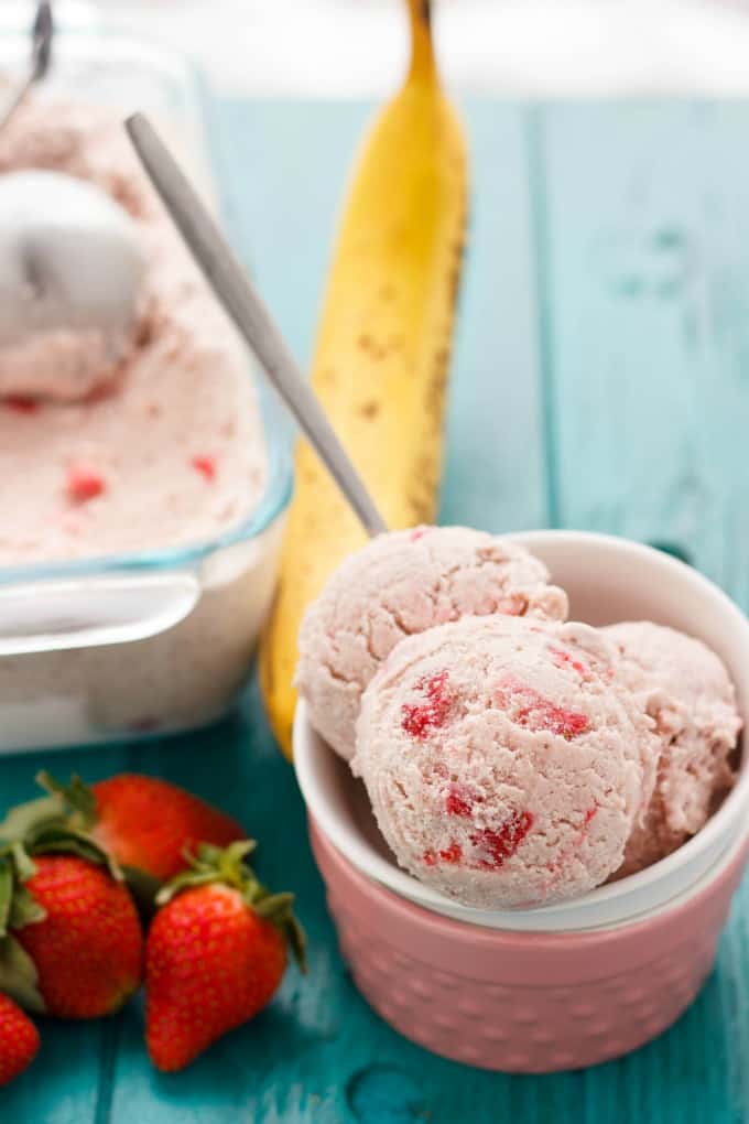 Strawberry Banana Ice Cream in bowl on table nexto to strawberries and banana#valentinesday #summer