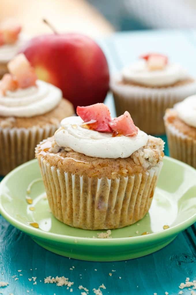 Apple Pie Cupcakes with a Crispy Topping on green plate on blue table with cupcakes in the background#cupcakes