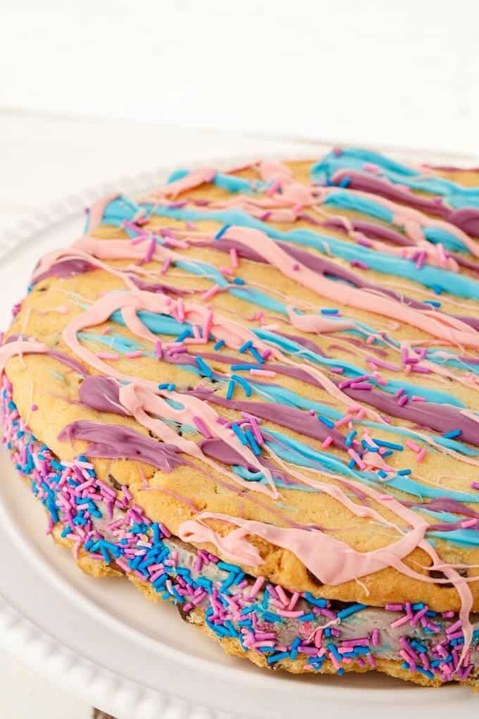 Giant Sandwich Cookie Cake – With Sprinkles on Top