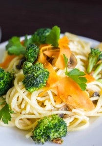 Chicken Fettuccine Alfredo with Carrots, Mushrooms, and Broccoli