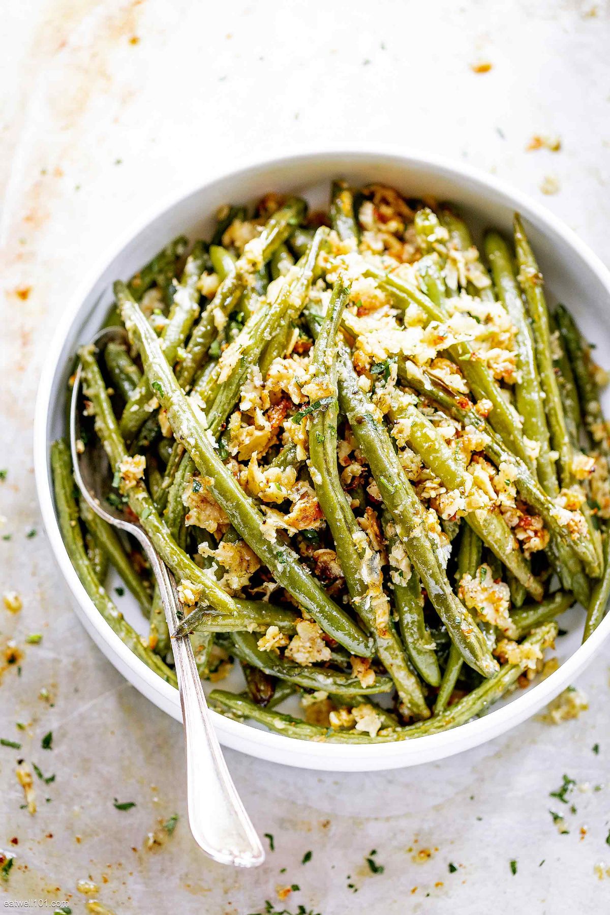 Crispy Garlic Parmesan Roasted Green Beans  in a white bowl.