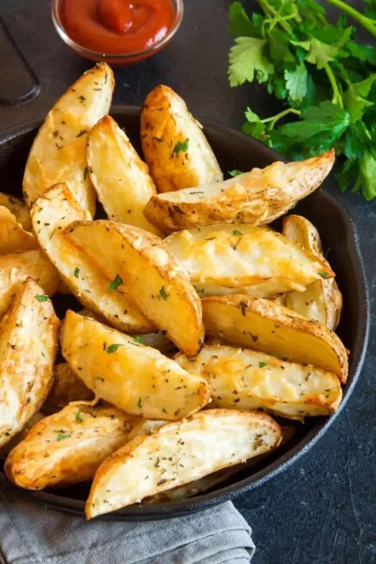 Healthy Air Fryer Potato Wedges in a black bowl.